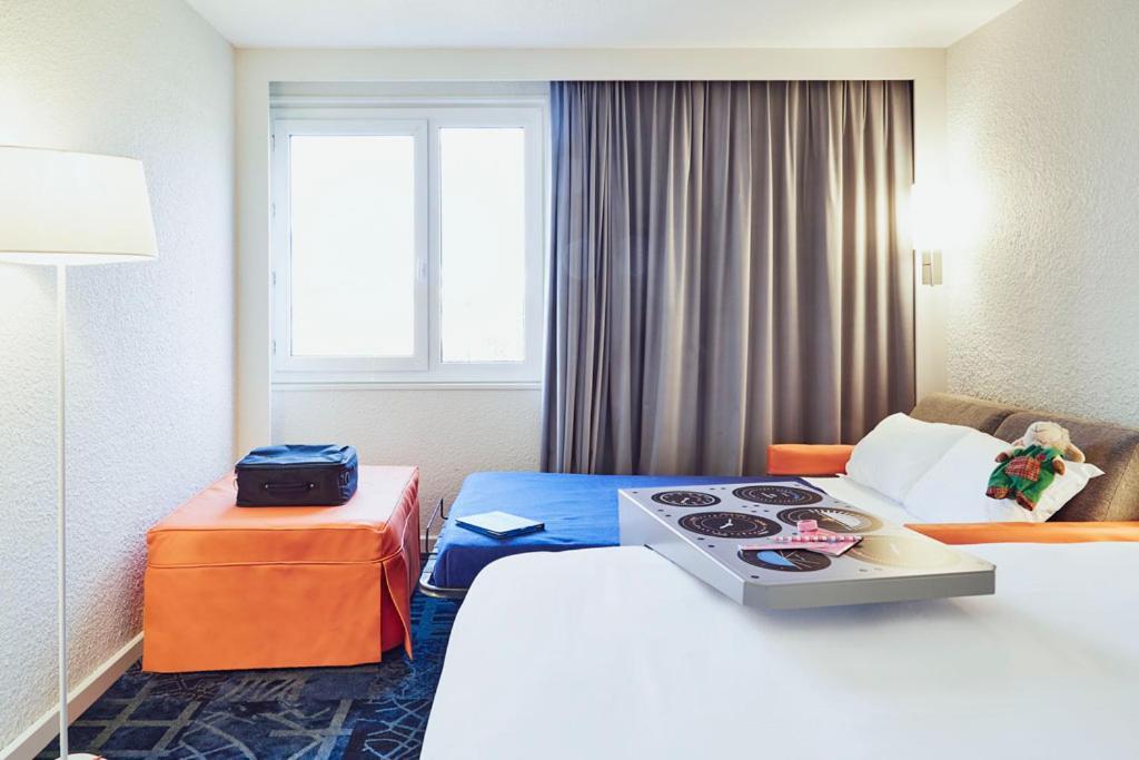 Отель Ibis Styles Marseille Aeroport Витроль Экстерьер фото